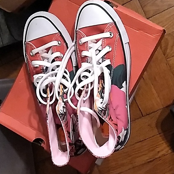 Flowered converse reposhed never worn - Picture 5 of 6